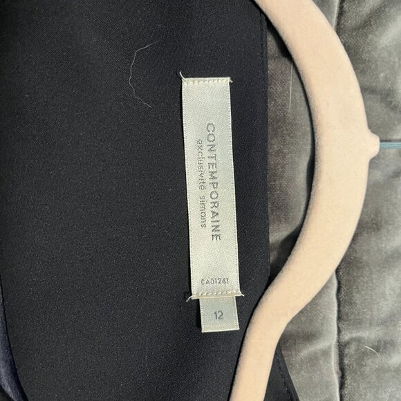 Simons Navy Blazer Fully Lined with Shoulder Pads and Zipper Closure Size 12 - Picture 5 of 7
